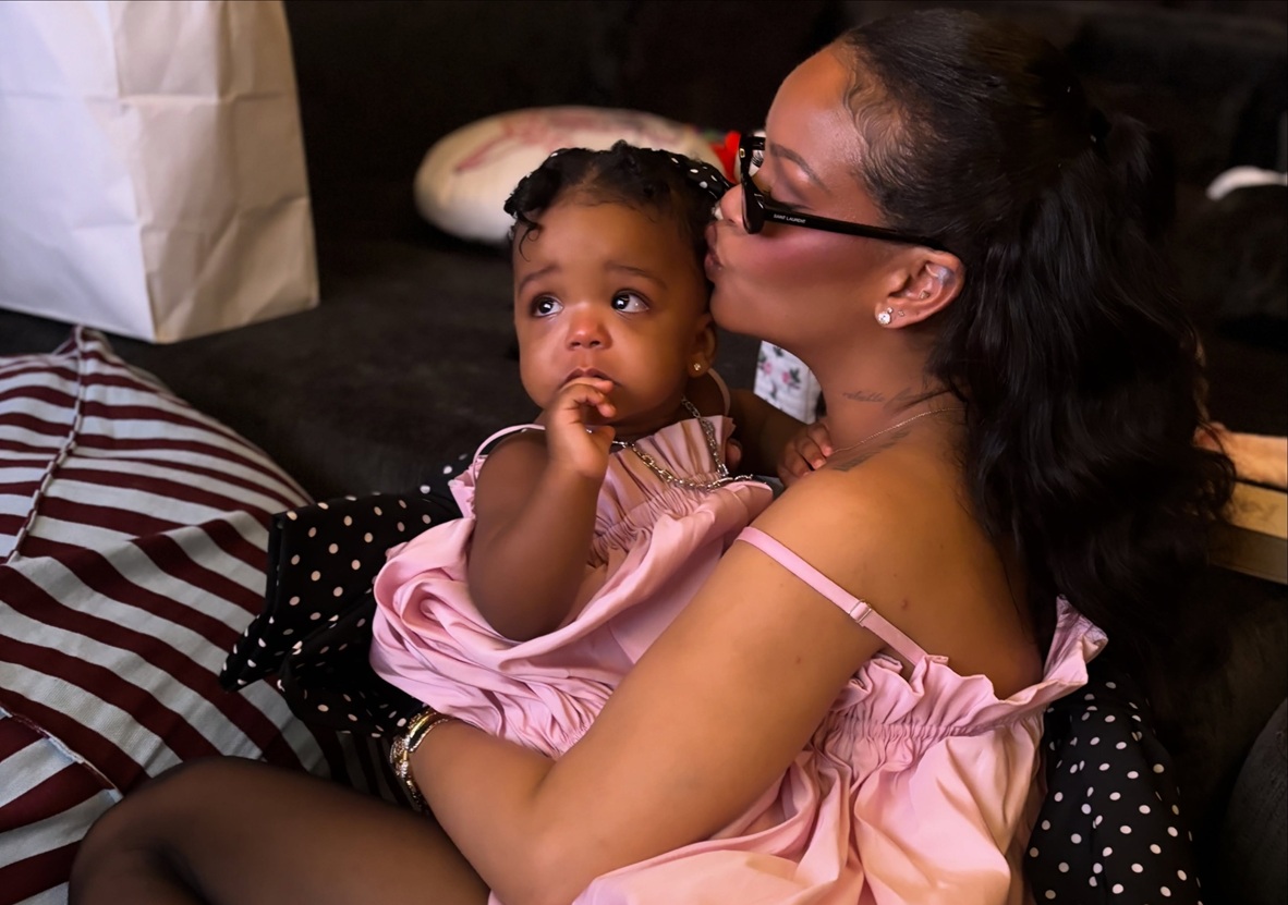 H Rihanna με την κορούλα της, Rockie, στα πρώτα της γενέθλια