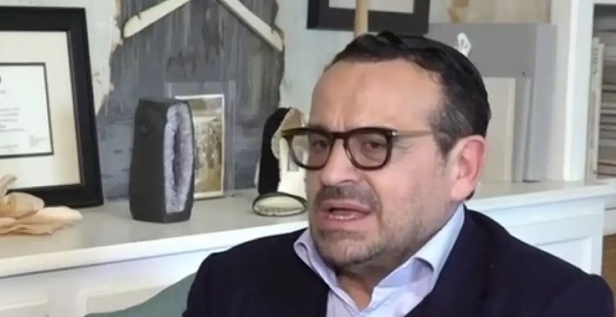 Ο Βασίλης Ζούλιας ξέσπασε για τα αρνητικά σχόλια που δέχεται η οικογένεια του τραγουδιστή.