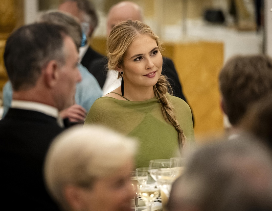 Η πριγκίπισσα Amalia στο επίσημο δείπνο με μέλη του Συμβουλίου της Επικρατείας στο Παλάτι Noordeinde στη Χάγη, 27 Οκτωβρίου 2026