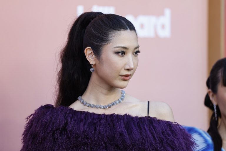 H EJAE στο κόκκινο χαλί για τα 2026 Billboard Woman in Music Awards στο Hollywood Palladium, 29 Απριλίου 2026