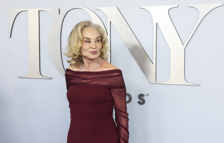 H Jessica Lange στο κόκκινο χαλ`ι για τα 77α Tony Awards στο Κέντρο Lincoln David H. Koch Theater στη Νέα Υόρκη, 16 Ιουνίου 2024