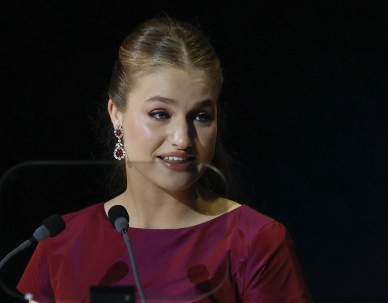 Η πριγκίπισσα Leonor της Ισπανίας απευθύνει ομιλία στη διάρκεια της τελετής απονομής των βραβείων Πριγκίπισσα των Αστουριών στο Θέατρο Campoamor στο Οβιέδο, 23 Οκτωβρίου 2026
