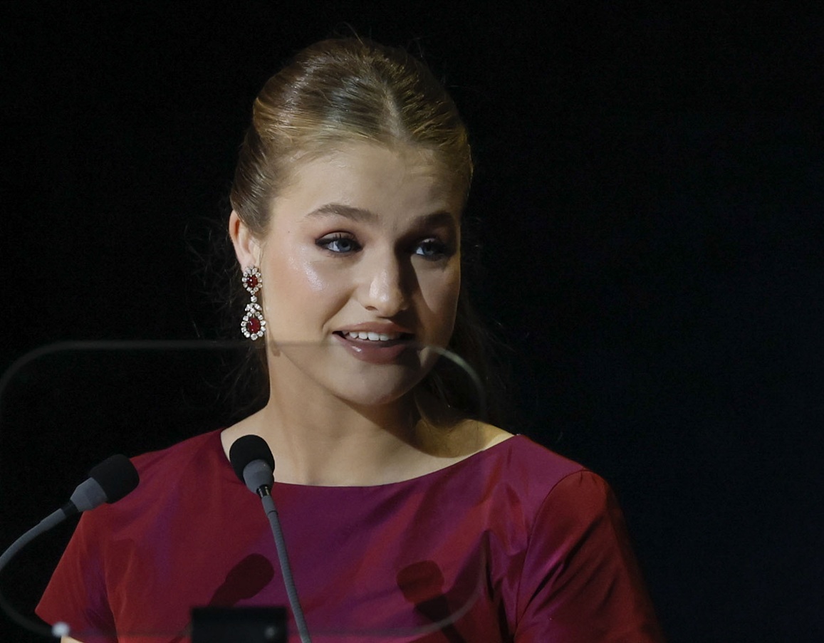 Η πριγκίπισσα Leonor της Ισπανίας απευθύνει ομιλία στη διάρκεια της τελετής απονομής των βραβείων Πριγκίπισσα των Αστουριών στο Θέατρο Campoamor στο Οβιέδο, 23 Οκτωβρίου 2026