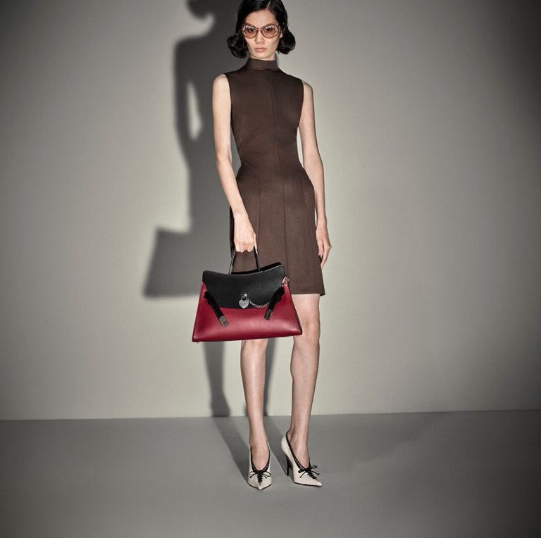 μοντέλο από την καμπάνια fall/winter 2026 McQueen
