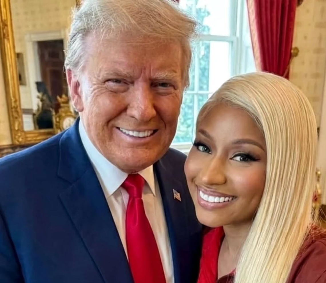 H selfie της Nicki Minaj με τον Αμερικανό Πρόεδρο Donald Trump στο Οβάλ Γραφείο