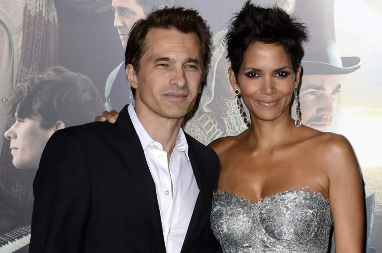 O Olivier Martinez και η Halle Berry στην πρεμιέρα της ταινίας "Cloud Atlas" στο Grauman's Chinese Theatre του Χόλιγουντ, 24 Οκτωβρίου 2012
