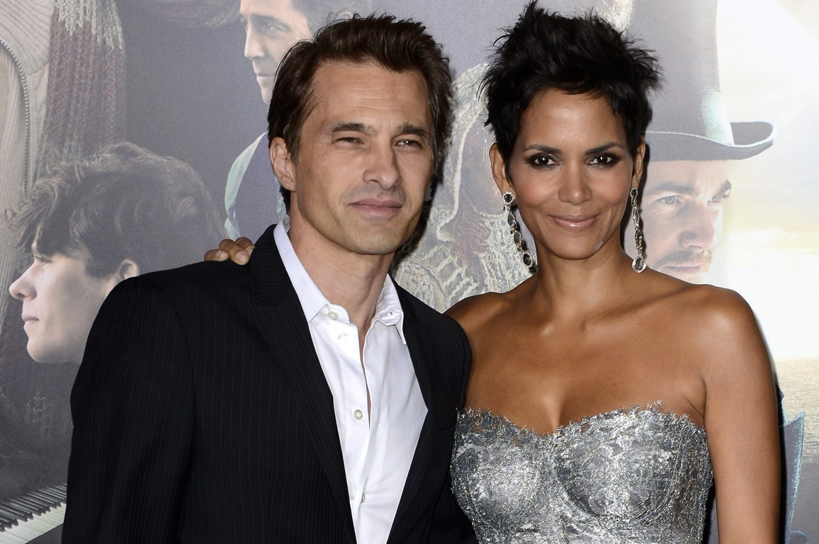 O Olivier Martinez και η Halle Berry στην πρεμιέρα της ταινίας "Cloud Atlas" στο Grauman's Chinese Theatre του Χόλιγουντ, 24 Οκτωβρίου 2012