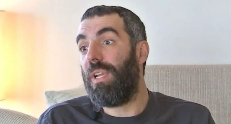 Ο Romain Gavras μίλησε στον δημοσιογράφο και κριτικό κινηματογράφου της ΕΡΤ Αλέξανδρο Ρωμανό Λιζάρδο με αφορμή την την επίσημη πρεμιέρα της νέας ταινίας του «Sacrifice», στη χώρα μας.