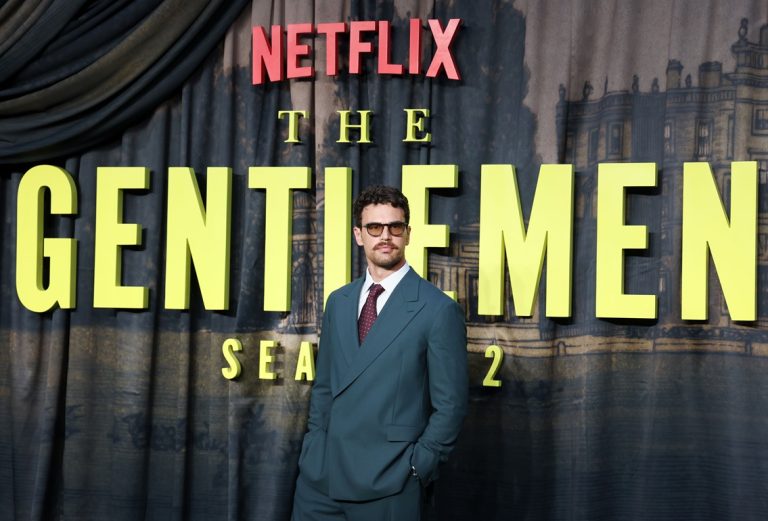 O Theo James στην παγκόσμια πρεμιέρα της δεύτερης σεζόν του "The Gentlemen" στο Λονδίνο, 2 Σεπτεμβρίου 2026