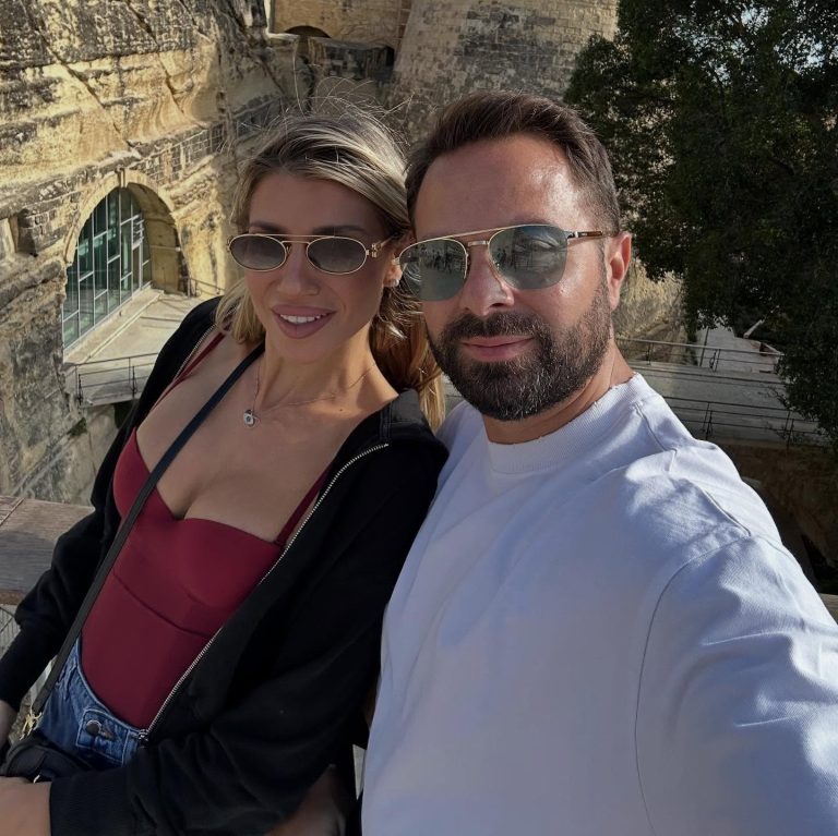 Ο Ηλίας Βρεττός με τη σύζυγό του Αναστασία Δεληγιάννη