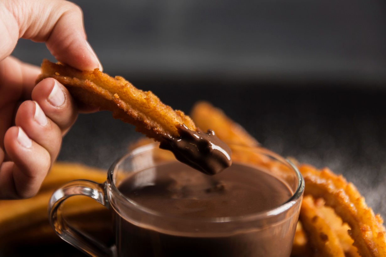 Churros με dip σοκολάτας