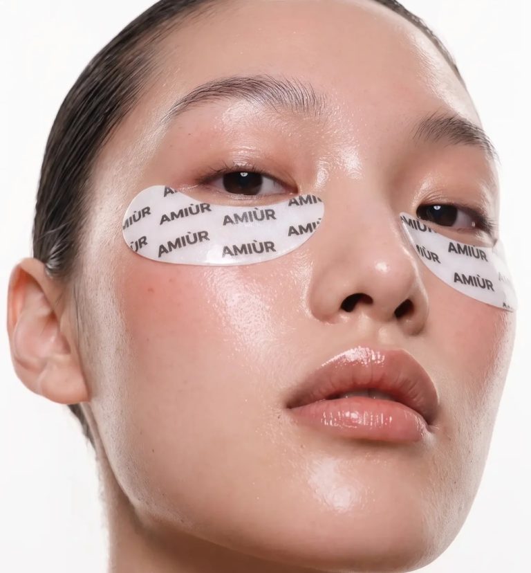 Κοπέλα με eye patches