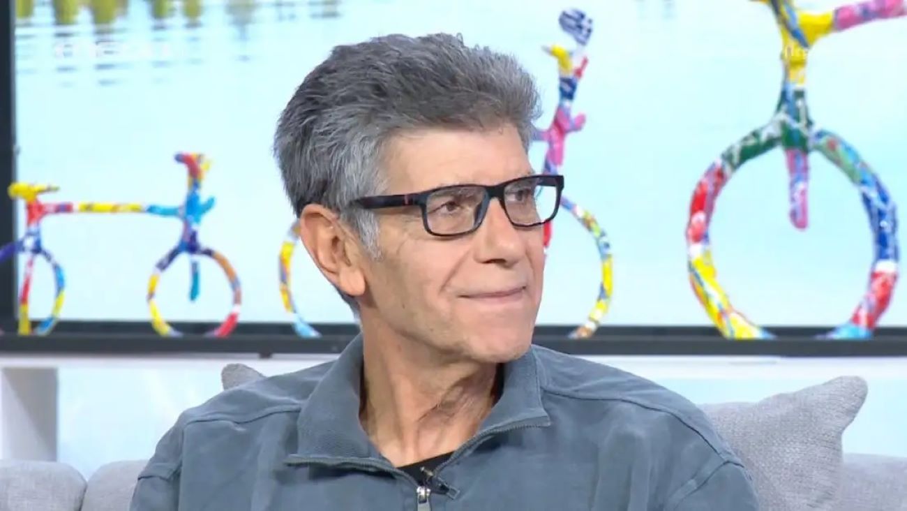 Ο Γιάννης Μπέζος καλεσμένος στην εκπομπή "Χαμογέλα και Πάλι!"