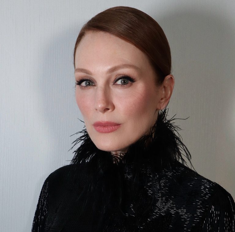 H Julianne Moore με μακιγιάζ Hung Vanngo