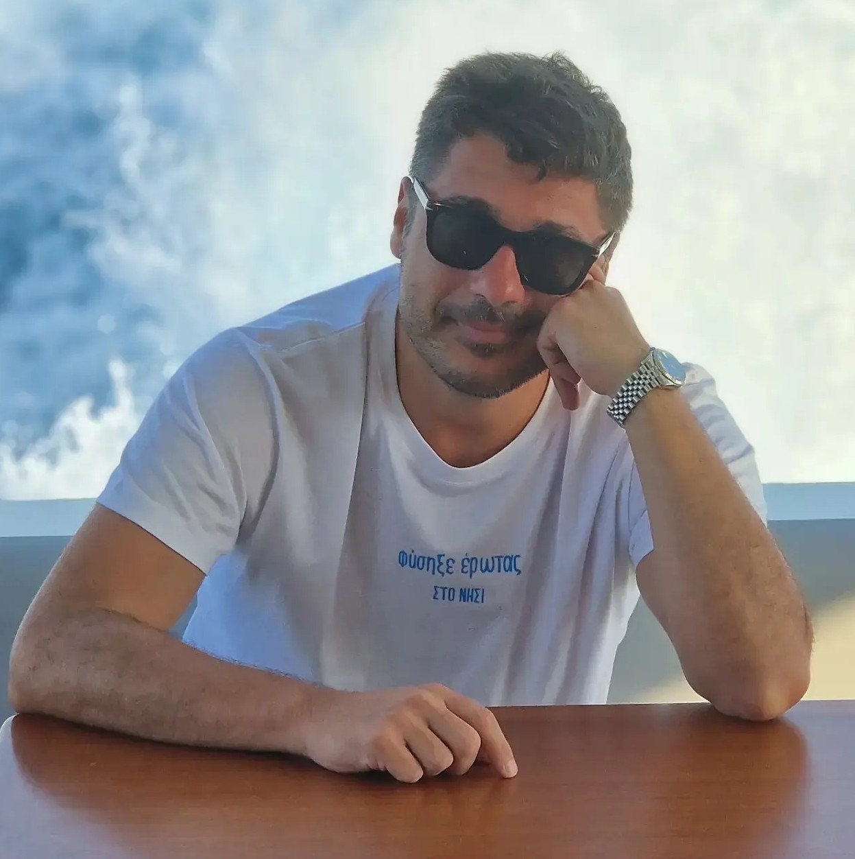 Ο παρουσιαστής Λάμπρος Κωνσταντάρας