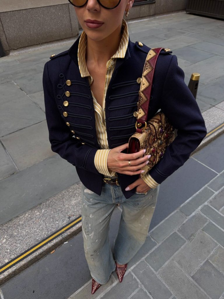H Rachel Grace Wilson με military jacket.