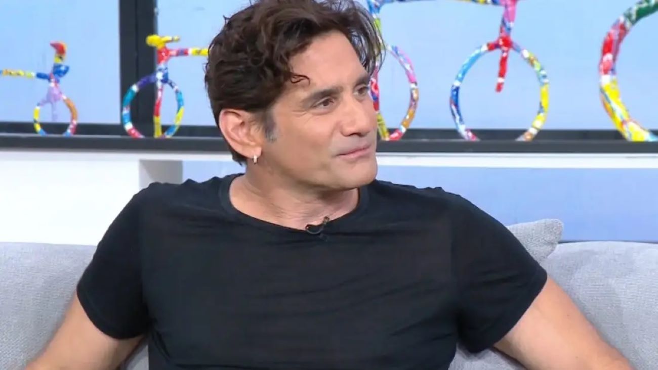 Ο Οδυσσέας Παπασπηλιόπουλος στην εκπομπή "Χαμογέλα και Πάλι"