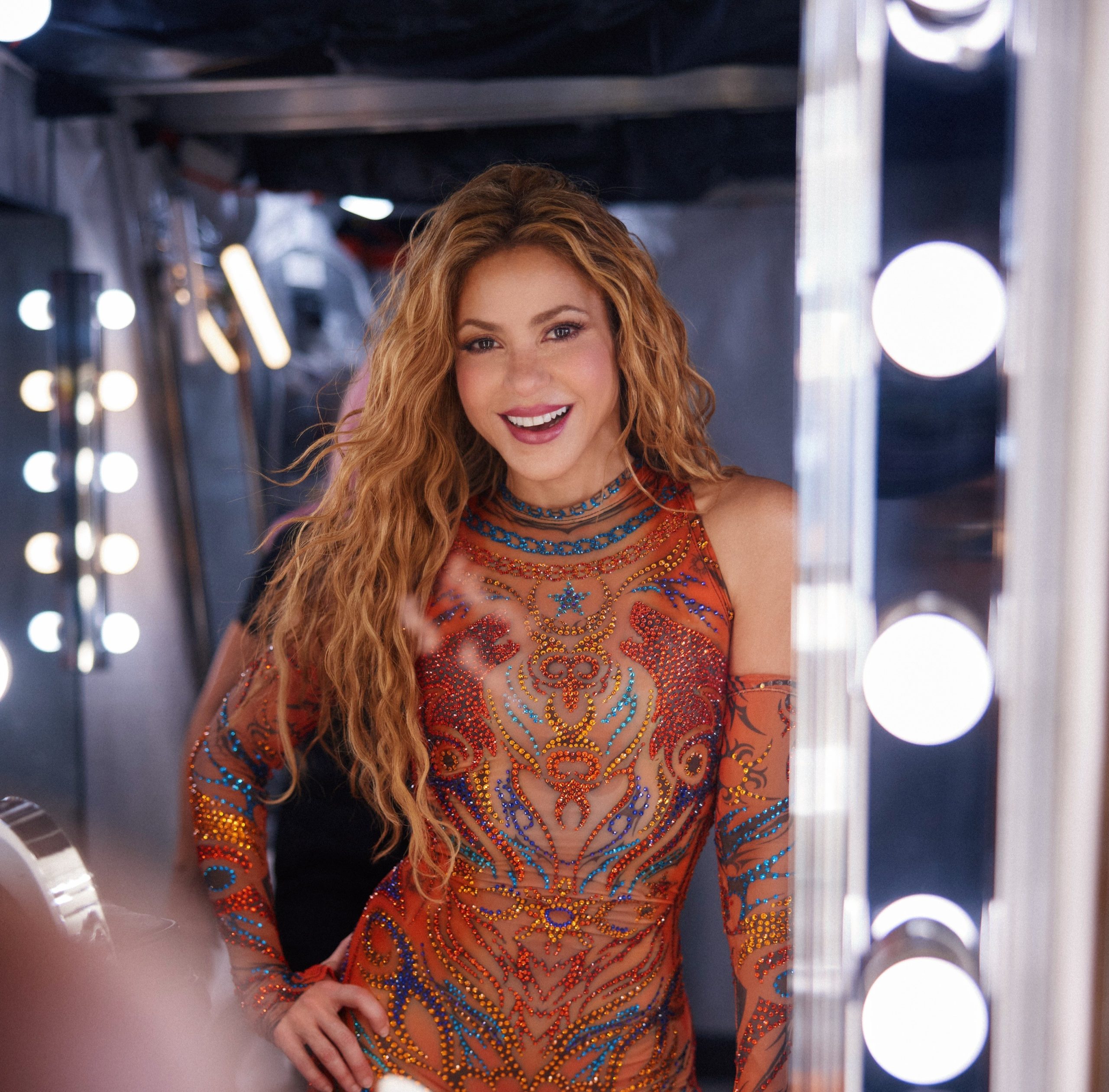 Shakira με σγουρά μαλλιά