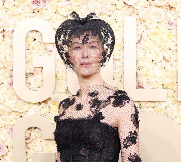 H Rosamund Pike στα 81α Ετήσια Golden Globe Awards