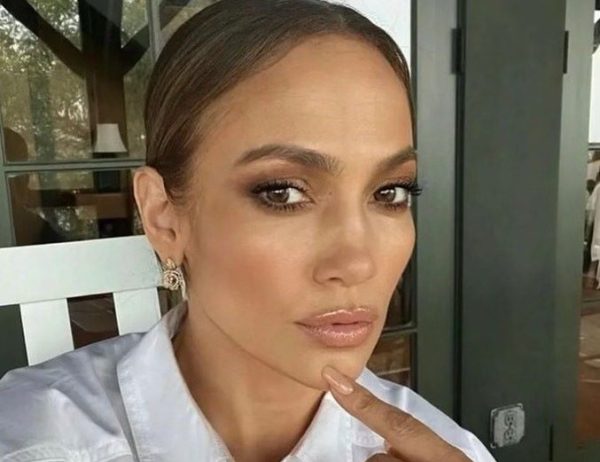 αμερικάνικο μανικιούρ της Jennifer Lopez