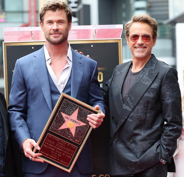 O Chris Hemsworth και ο Robert Downey Jr. στην εκδήλωση προς τιμήν του πρώτου, ο οποίος και απέκτησε το δικό του αστέρι στο Hollywood Walk of Fame στις 23 Μαΐου 2024.