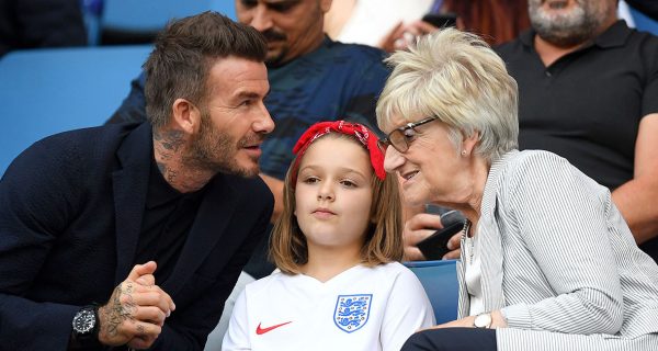 O David Beckham με την κόρη του  Harper και τη μητέρα του Sandra Georgina West  στη Γαλλία. Photo by Alex Caparros - FIFA/FIFA via Getty Images