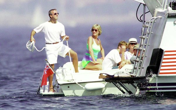 17 Ioυλίου 1997- St Tropez, Γαλλία
Η Diana, Princess of Wales με τον γο της πρίγκιπα William σε διακοπές με τον  Dodi Al Fayed, λίγο πριν το ατύχημα.
Photo by Michel Dufour/WireImage