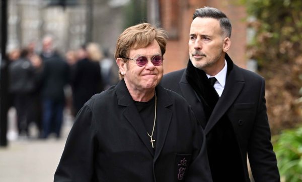 Στις 2 Φεβρουαρίου 2024 ο Elton John και ο David Furnish παρευρέθηκαν στην κηδεία του Derek Draper στην εκκλησία της Παρθένου Μαρίας στο Λονδίνο.