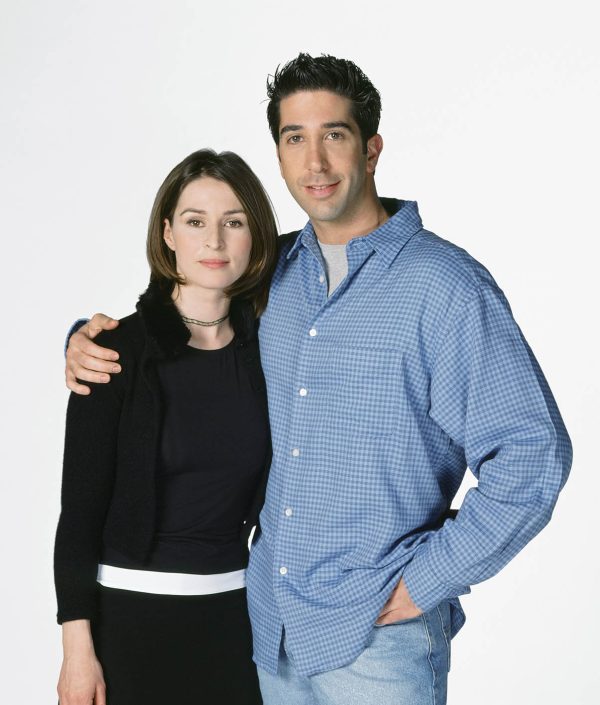 Η Helen Baxendale ως Emily Waltham και ο David Schwimmer ως Dr. Ross Geller φωτογραφίζονται για τις ανάγκες της πετυχημένης σειράς  Friends.
Photo by: NBC/NBCU Photo Bank
