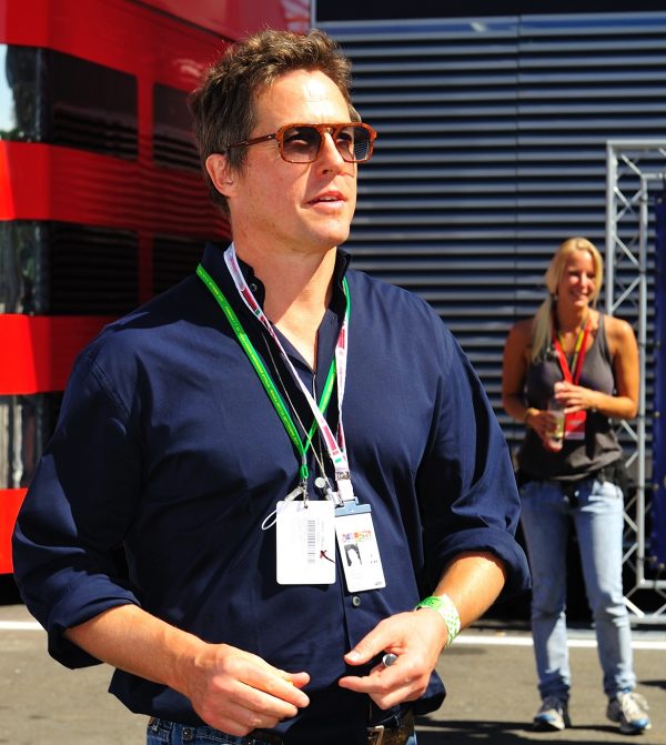 Ο Hugh Grant στο paddock της Ferrari για το Grand Prix της Ιταλίας στις 11 Σεπτεμβρίου 2010