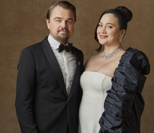 H Lily Gladstone και ο Leonardo DiCaprio στα 81α Golden Globe Awards