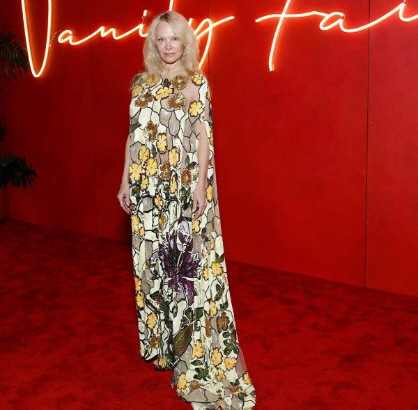 H Pamela Anderson στο Vanity Fair Oscar Party στο Wallis Annenberg Center for the Performing Arts.
