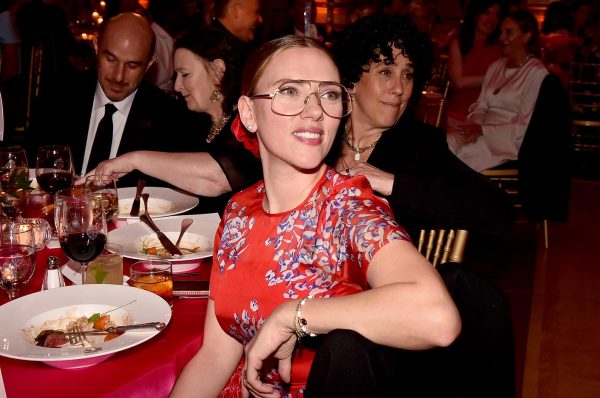 Η Scarlett Johansson παρευρέθηκε στον 17ο ετήσιο ανοιξιάτικο χορό της Society of MSK's στις 21 Μαΐου 2024 στη Νέα Υόρκη.