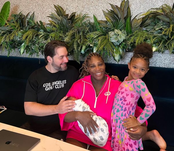 H Serena Williams με τον σύζυγό της Alexis Ohanian και τα δυο τους παιδιά