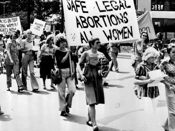 Φωτογραφία του Peter Keegan από διαδήλωση υπέρ των αμβλώσεων το Μάρτιο του 1977, στη Νέα Υόρκη / Getty Images