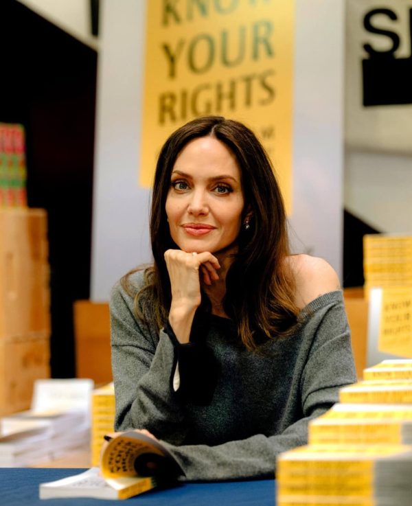Η Angelina Jolie σε παρουσίαση βιβλίου