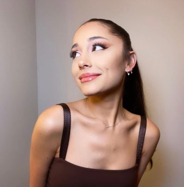 Η Ariana Grande με ψηλό ponytail