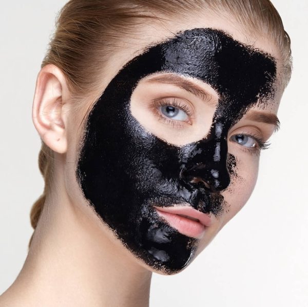 Μάσκα προσώπου από μαύρο άνθρακα