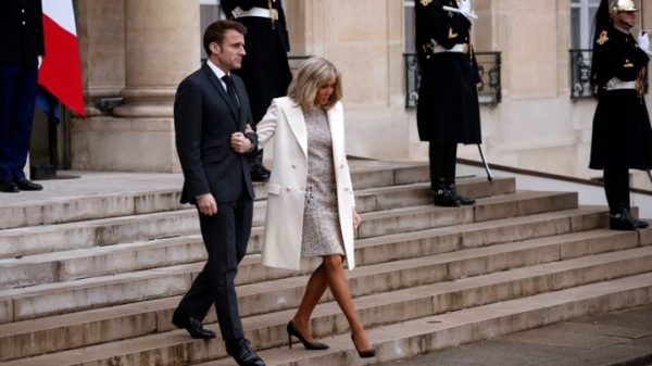 Ο Γάλλος πρόεδρος Emmanuel Macron με τη σύζυγό του Brigitte