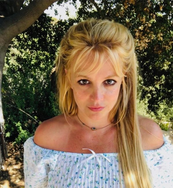 H Britney Spears ποζάρει για φωτογραφία στο Instagram
