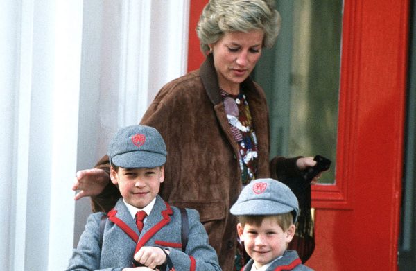 H Diana με τους γιους της William και Harry τον Απρίλιο του 1990. Photo by Jayne Fincher/Princess Diana Archive/Getty Images