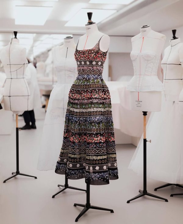 Φόρεμα Dior με κεντημένες λεπτομέρειες