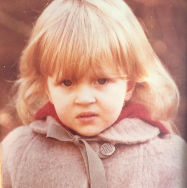 Η ηθοποιός Έλενα Μαυρίδου σε ηλικία 4 ετών