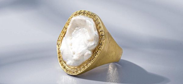 Χρυσό δαχτυλίδι με άσπρη πέτρα