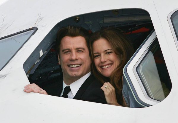 O ηθοποιός John Travolta με τη γυναίκα του ηθοποιό επίσης Kelly Preston κάθονται στο πιλοτήριο του Airbus A380 στο Διεθνές Αεροδρόμιο του Brisbane, Αυστραλία. στις 15 Νοεμβρίου 2005. 
Photo by Jonathan Wood/Getty Images