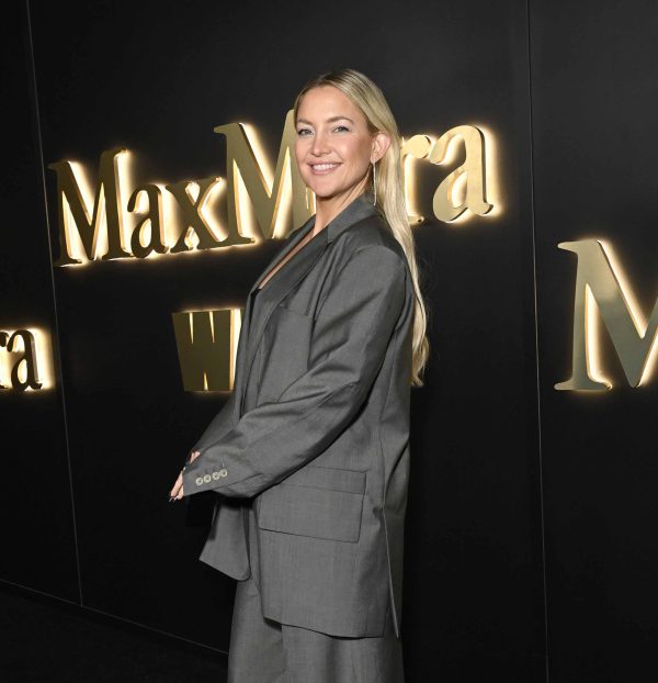 H Kate Hudson ποζάρει στο event του brand Max Mara
