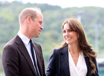 O πρίγκιπας William, πρίγκιπας της Ουαλίας και η Catherine, πριγκίπισσα της Ουαλίας επισκέφτηκαν το Fitzalan High School τον Οκτώβριο του 2023 στο Cardiff της Ουαλίας.