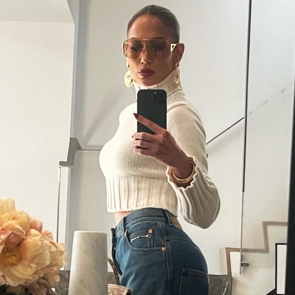 Η Jennifer Lopez σε βραδινή έξοδο - Credit:J.Lo/Instagram