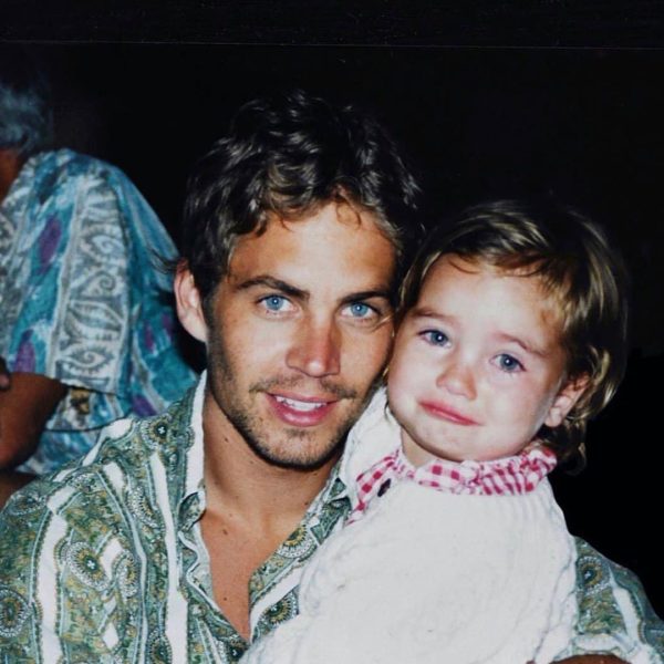 O Paul Walker με την κορούλα του Μeadow στην αγκαλιά σε νηπιακή ηλικία