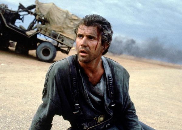 O Mel Gibson σε σκηνή από την ταινία Mad Max: Απόδραση από το βασίλειο του κεραυνού